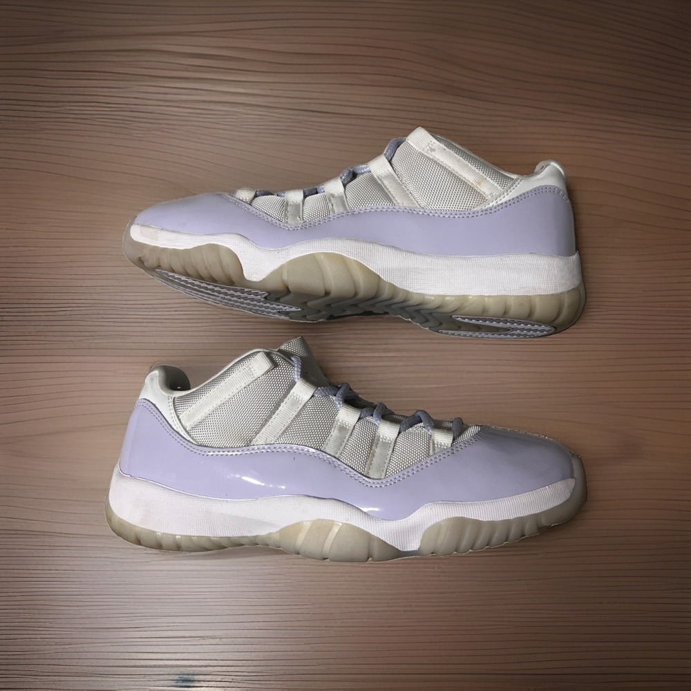 Air Jordan 11 Retro Low "Pure Violet" Size 11 Women's 9.5 Men